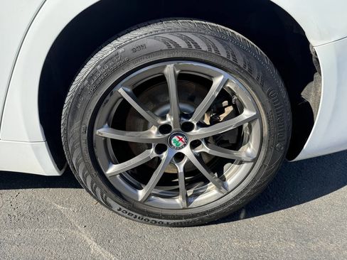 Used 2018 Alfa Romeo Giulia AWD image 35