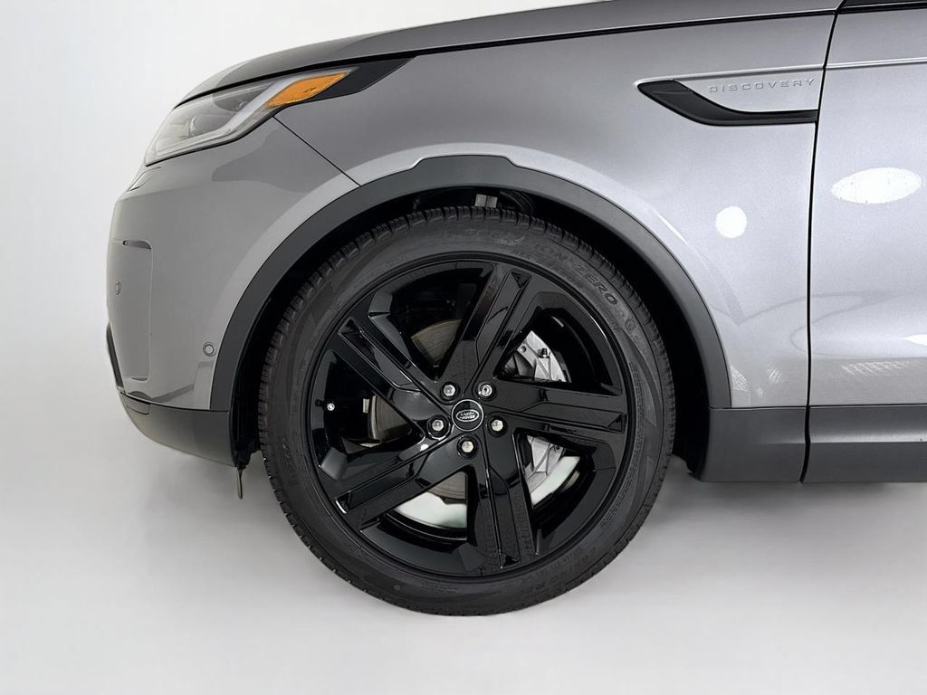 Used 2024 Land Rover Discovery S AWD/4WD image 25