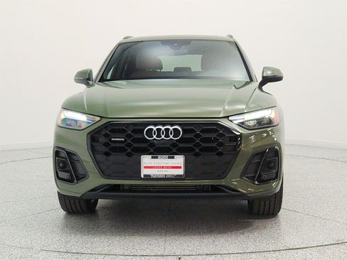 Used 2023 Audi Q5 2.0T Premium Plus w/ Premium Plus Package AWD/4WD image 2