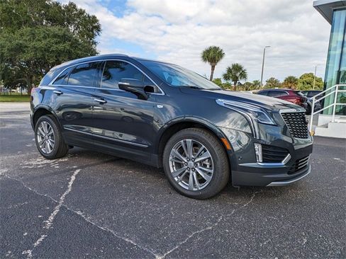 Used 2023 Cadillac XT5 Premium Luxury w/ Technology Package image 2