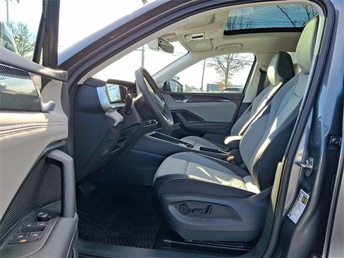 New 2026 Volkswagen Tiguan SE image 6