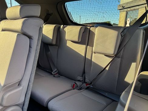 Used 2019 Toyota Highlander LE w/ Carpet Mat Package (TMS) AWD/4WD image 20