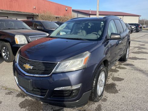 Used 2013 Chevrolet Traverse LS image 2