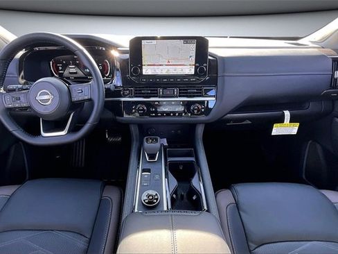 New 2025 Nissan Pathfinder Platinum image 5