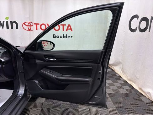 Used 2024 Nissan Altima 2.5 SV FWD image 8