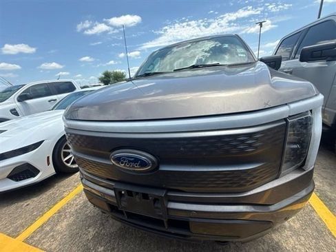 Used 2023 Ford F150 Lightning XLT AWD/4WD image 4