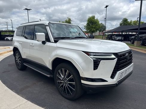 Used 2024 Lexus GX 550 w/ Cold Area Package AWD/4WD image 3