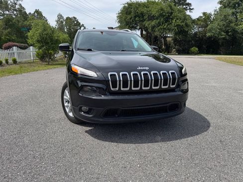 Used 2017 Jeep Cherokee Latitude w/ Comfort/Convenience Group FWD image 37