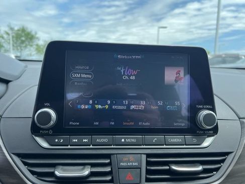 Used 2025 Nissan Altima 2.5 SV FWD image 17