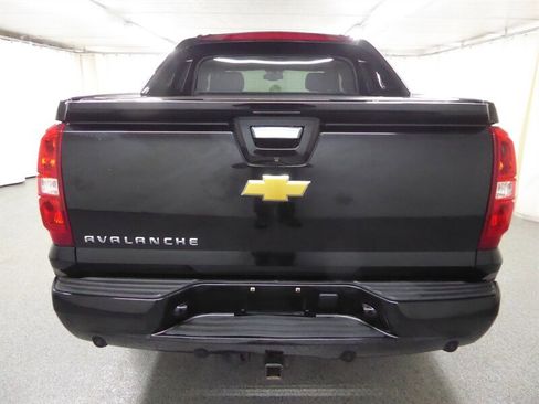 Used 2013 Chevrolet Avalanche LTZ image 5