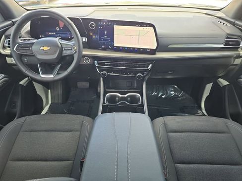 Used 2025 Chevrolet Traverse LT w/ Driver Confidence Package FWD image 9