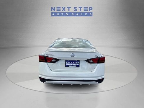 Used 2024 Nissan Altima 2.5 SV image 7