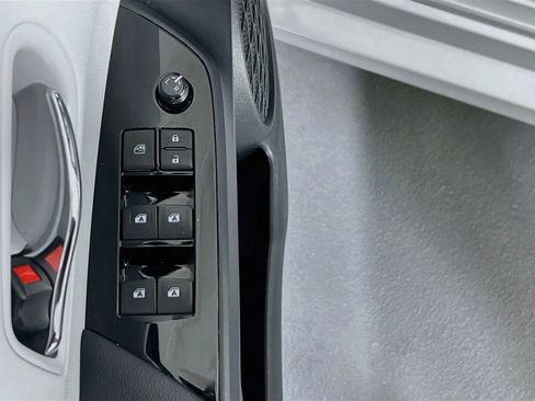 Used 2018 Toyota Prius Prime Premium FWD image 18