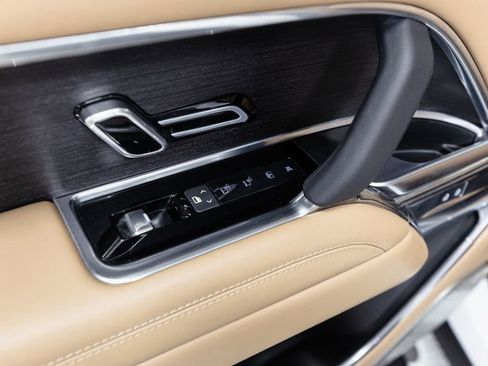 Used 2024 Land Rover Range Rover Autobiography image 26