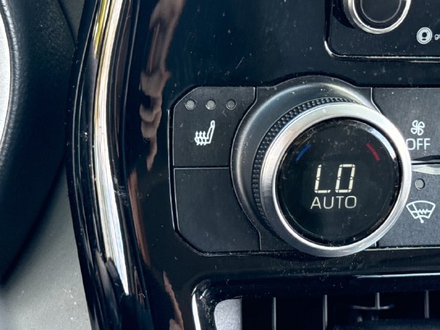 Used 2021 Toyota Highlander XLE AWD/4WD image 35