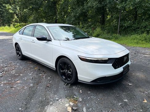 Used 2025 Honda Accord SE image 2