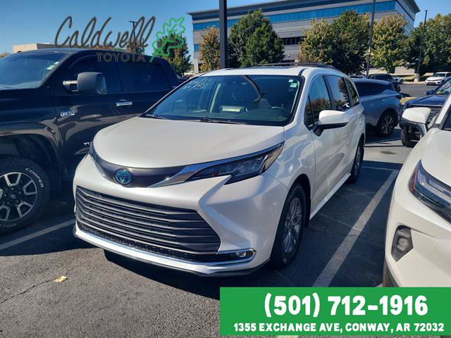 Used 2022 Toyota Sienna XLE w/ XLE Plus Package FWD image 1