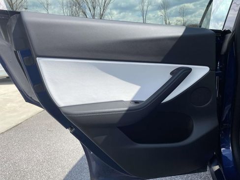 Used 2022 Tesla Model Y Long Range image 2