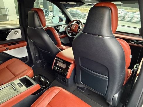 Used 2025 Lincoln Aviator Reserve w/ Equipment Group 201A image 11