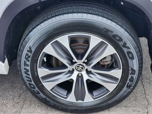 Used 2022 Toyota Highlander XLE image 15