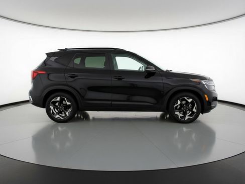 Used 2025 Kia Seltos S image 11