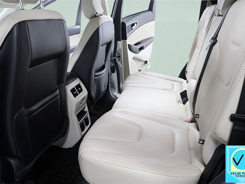 Used 2018 Ford Edge Titanium w/ Equipment Group 301A image 28