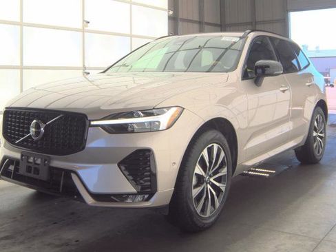 Used 2025 Volvo XC60 B5 Plus image 2