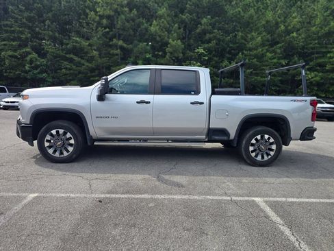 Used 2022 Chevrolet Silverado 2500 Custom w/ Custom Value Package AWD/4WD image 5