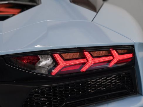 Used 2018 Lamborghini Aventador S image 20