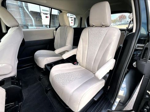 Used 2012 MAZDA MAZDA5 Sport image 20