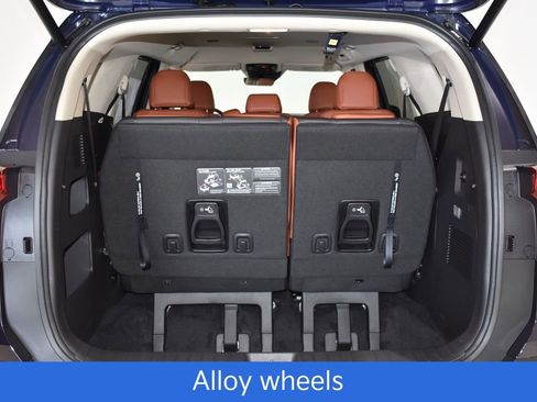 New 2026 Kia Carnival EX image 28