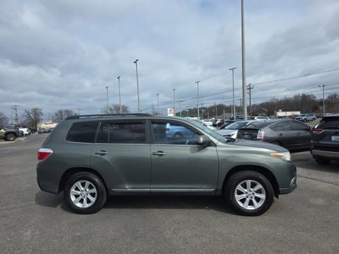 Used 2011 Toyota Highlander SE w/ Tow Pkg image 4