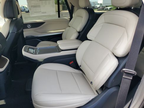 New 2027 Lincoln Navigator Reserve w/ Jet Appearance Package AWD/4WD image 30