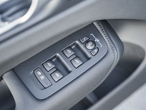 New 2026 Volvo XC60 B5 Plus w/ Protection Package Premier image 38