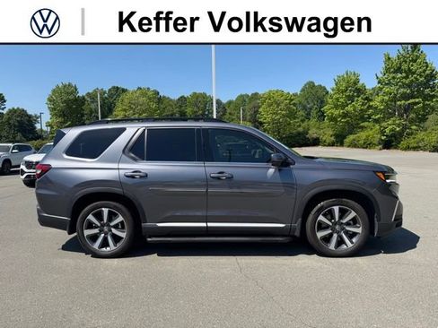 Used 2025 Honda Pilot Touring image 6