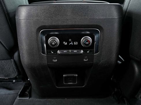 Used 2022 Chevrolet Suburban RST w/ Sport Performance Package image 36