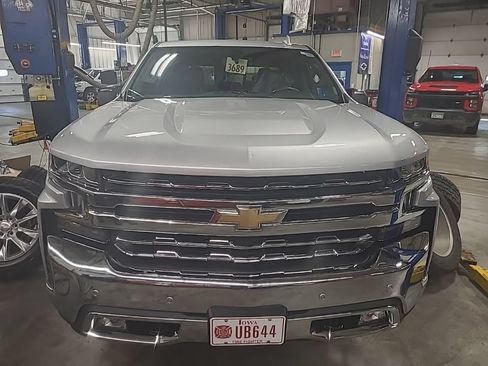 Used 2019 Chevrolet Silverado 1500 LTZ w/ LTZ Plus Package AWD/4WD image 6