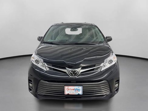Used 2018 Toyota Sienna XLE w/ XLE Navigation Package AWD/4WD image 2