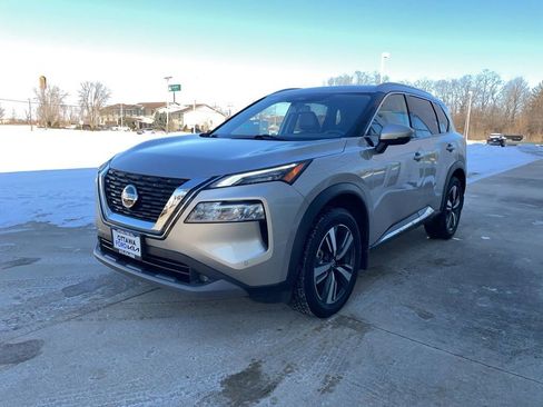 Used 2021 Nissan Rogue SL w/ Premium Package image 2