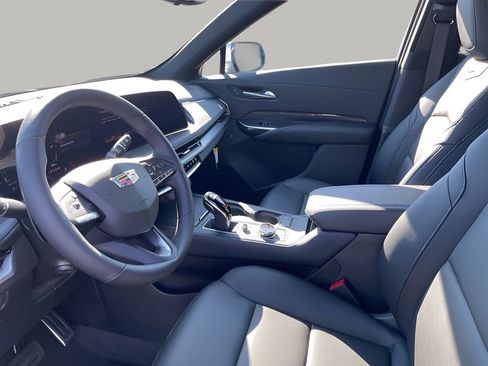 Certified 2025 Cadillac XT4 Sport w/ Technology Package image 11