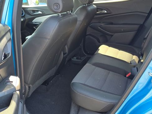 Used 2025 Chevrolet Trax LT FWD image 10