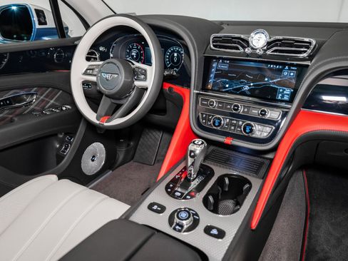 Used 2025 Bentley Bentayga Extended Wheelbase image 37