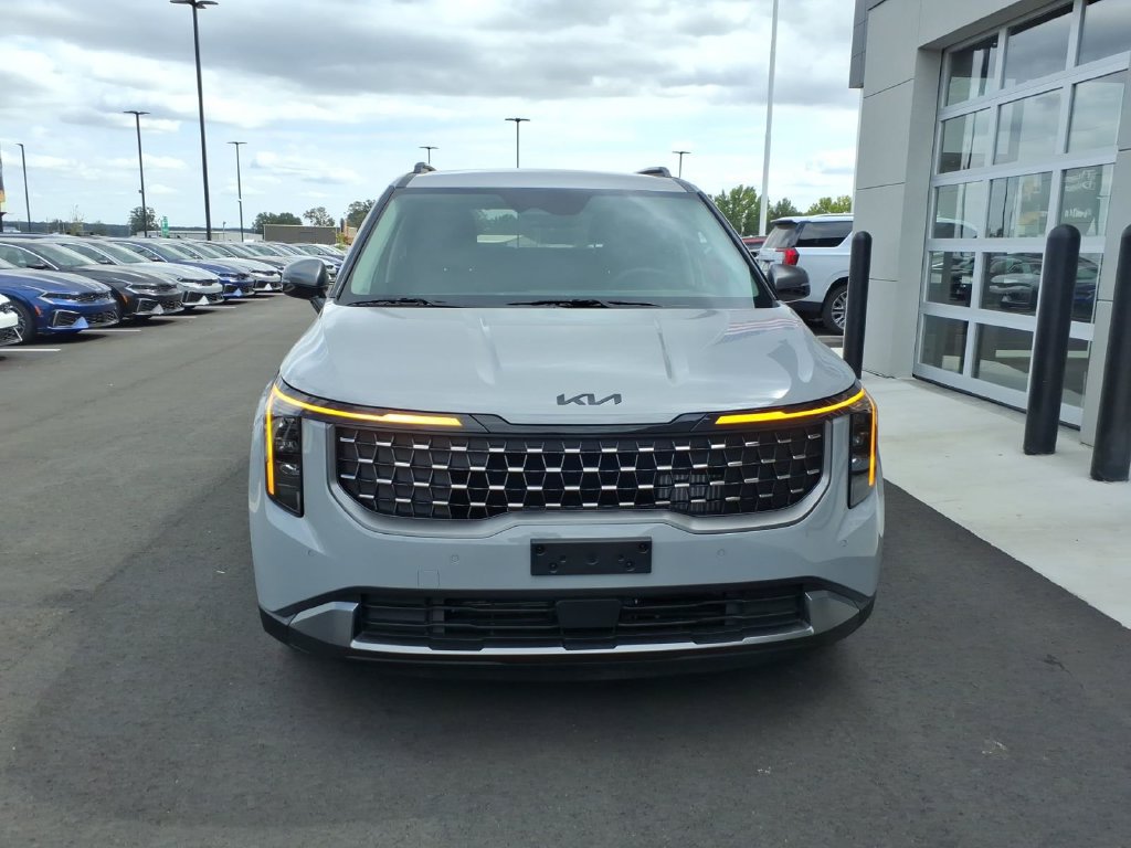 New 2027 Kia Carnival EX FWD image 3