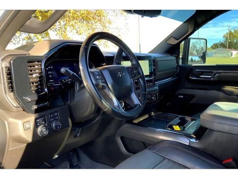 Used 2024 Chevrolet Silverado 2500 ZR2 w/ Technology Package image 16