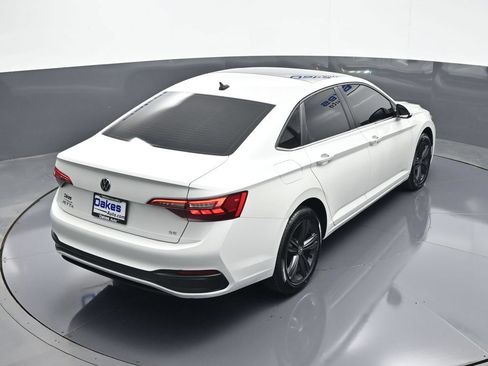 Used 2022 Volkswagen Jetta SE w/ Panoramic Sunroof Package FWD image 48
