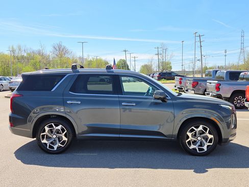 Used 2022 Hyundai Palisade Calligraphy w/ Cargo Package FWD image 2