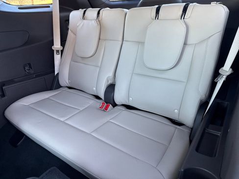 Used 2022 Ford Explorer Platinum w/ Equipment Group 601A image 18