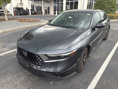 Certified 2025 Honda Accord SE image 3