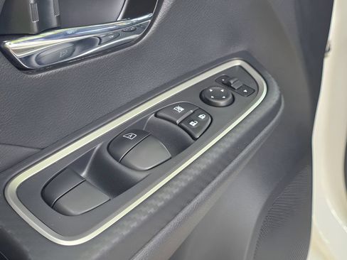New 2025 Nissan Versa SR w/ Trunk Package FWD image 14