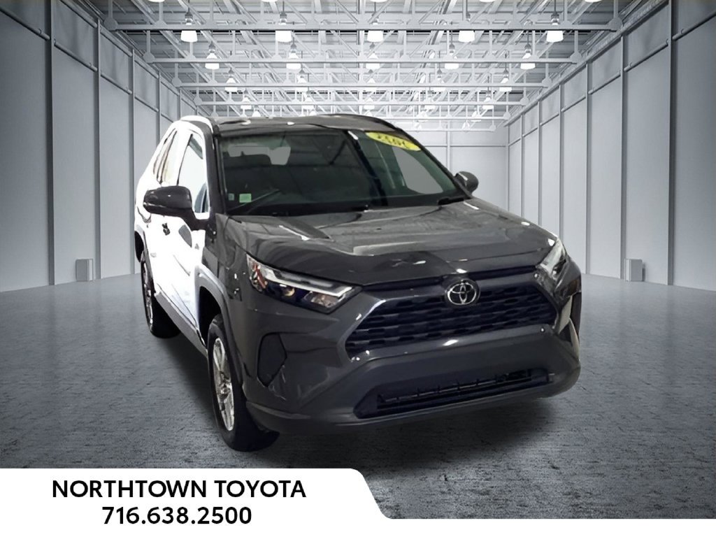 Used 2025 Toyota RAV4 XLE AWD/4WD image 5